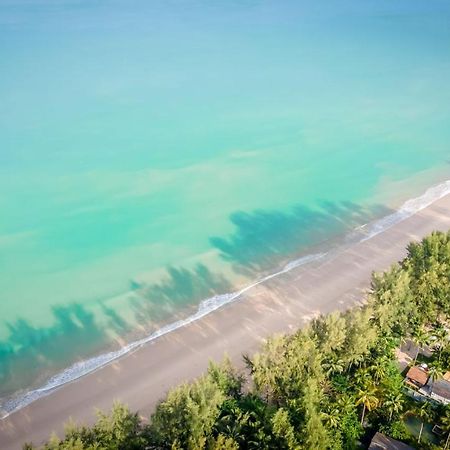 Outrigger Khao Lak Beach Resort - Sha Extra Plus מראה חיצוני תמונה Aerial view of the beach