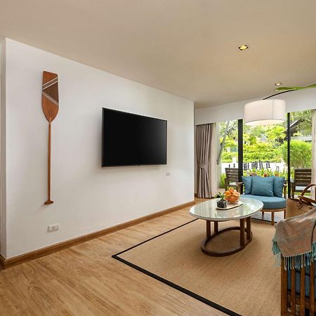 Outrigger Khao Lak Beach Resort - Sha Extra Plus מראה חיצוני תמונה Living room of a two-bedroom villa