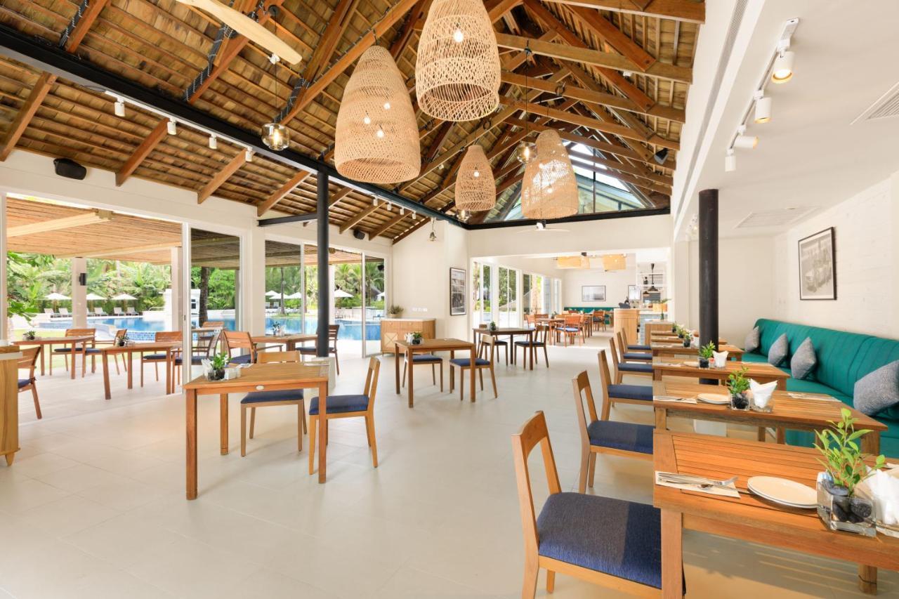 Outrigger Khao Lak Beach Resort - Sha Extra Plus מראה חיצוני תמונה The restaurant at the resort