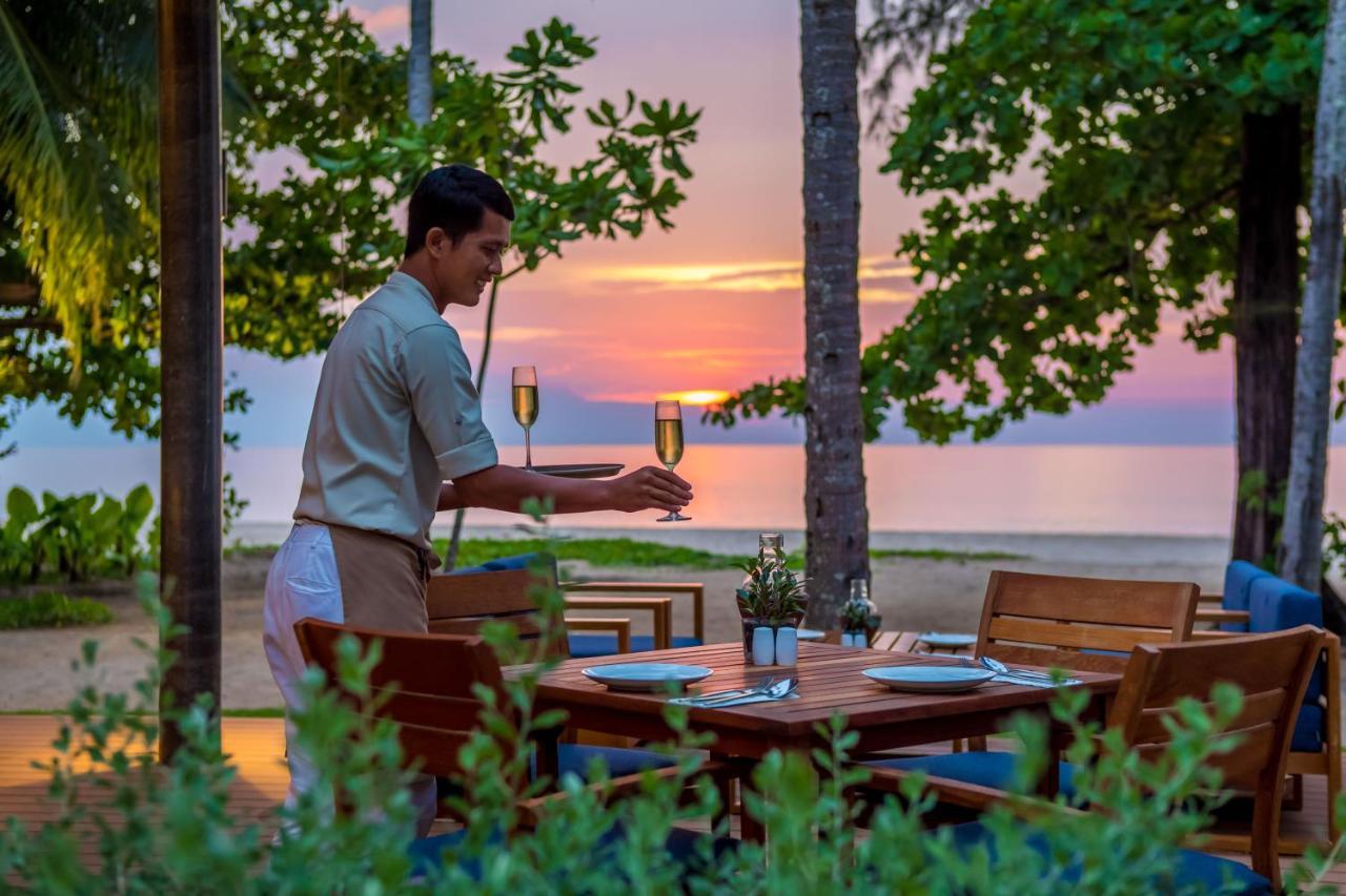 Outrigger Khao Lak Beach Resort - Sha Extra Plus מראה חיצוני תמונה Sunset at the Beach Club