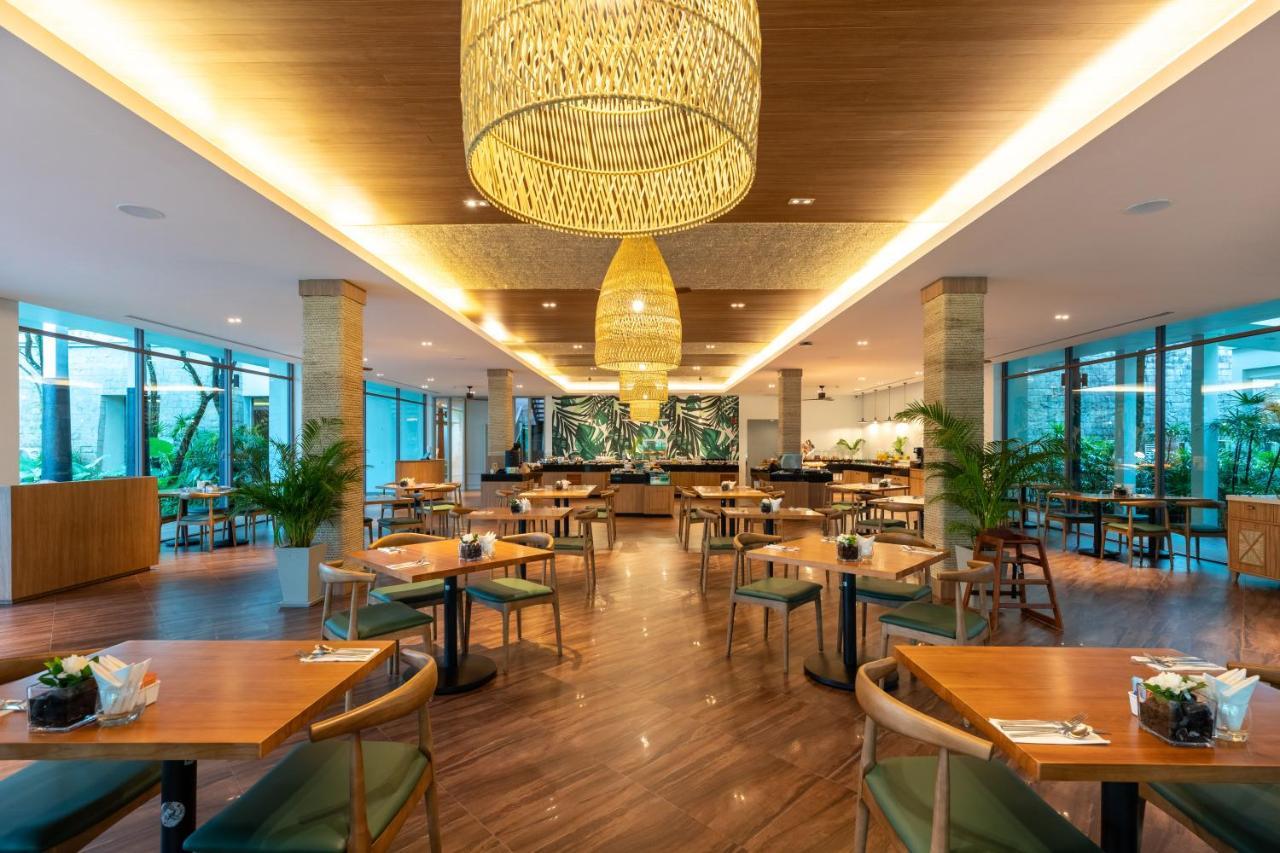Outrigger Khao Lak Beach Resort - Sha Extra Plus מראה חיצוני תמונה The restaurant at the hotel