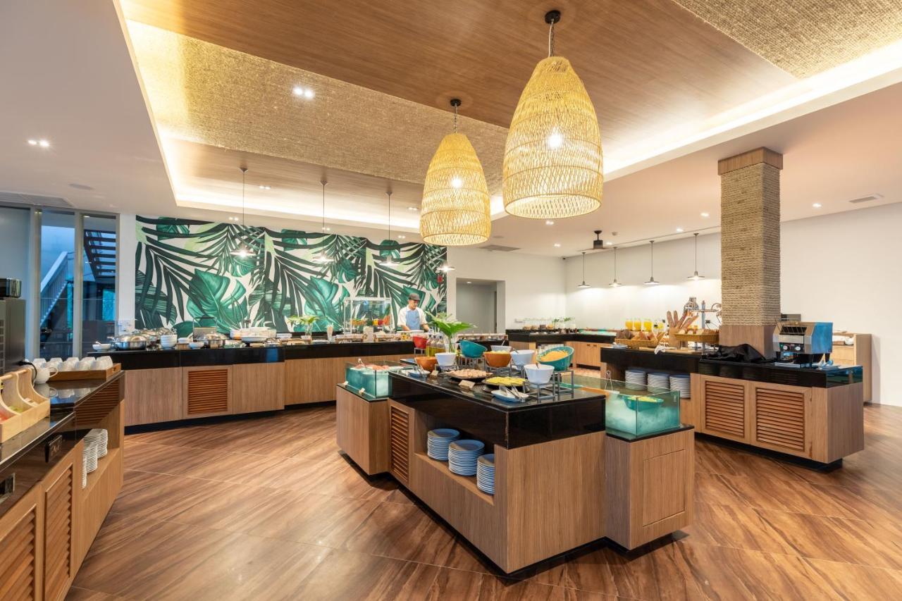 Outrigger Khao Lak Beach Resort - Sha Extra Plus מראה חיצוני תמונה The buffet at the hotel