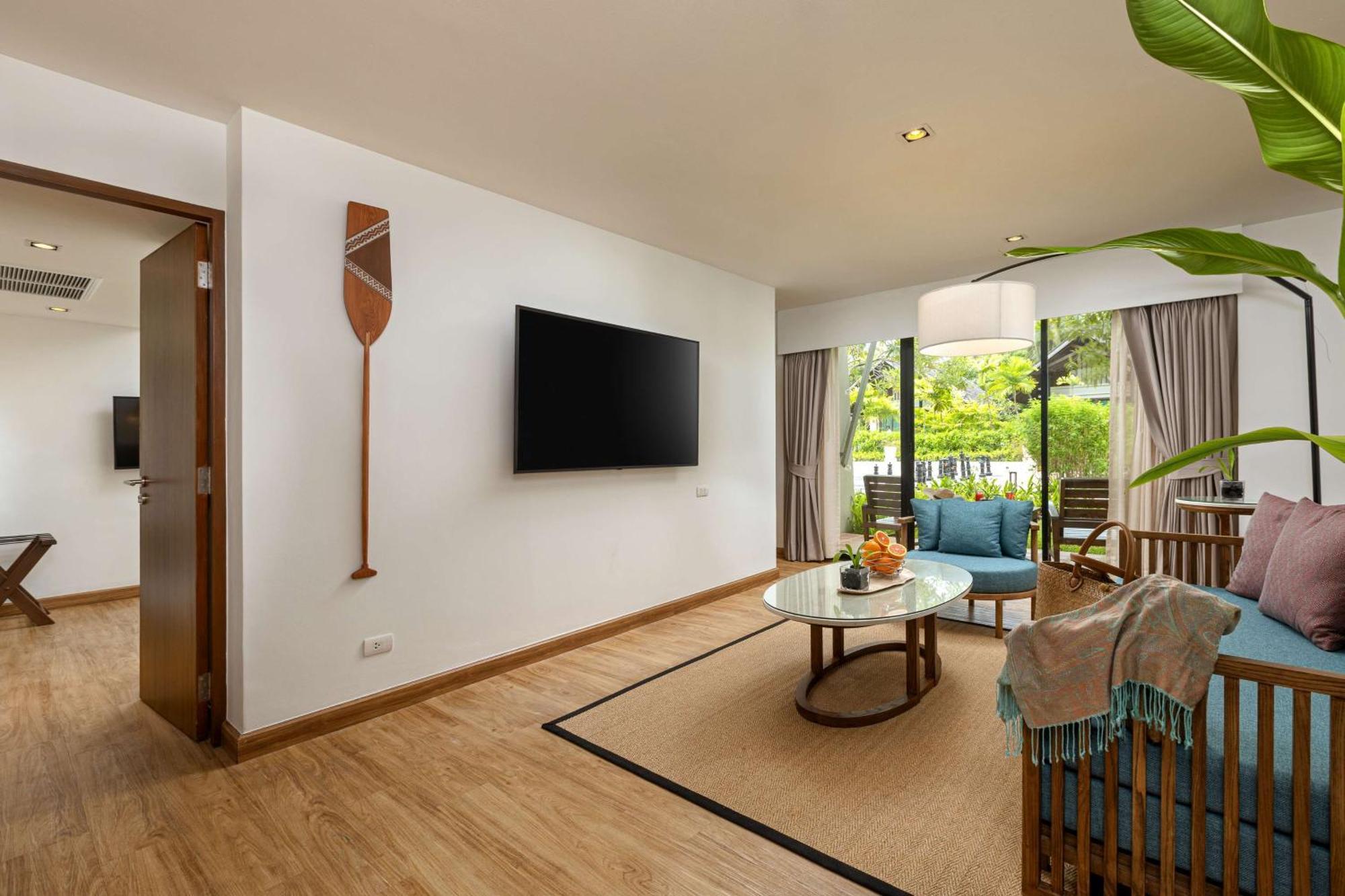 Outrigger Khao Lak Beach Resort - Sha Extra Plus מראה חיצוני תמונה Living room of a two-bedroom villa