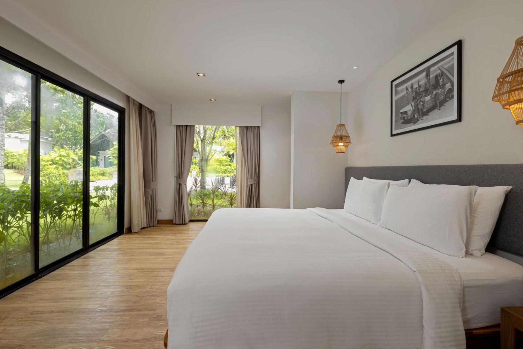 Outrigger Khao Lak Beach Resort - Sha Extra Plus מראה חיצוני תמונה Deluxe Room