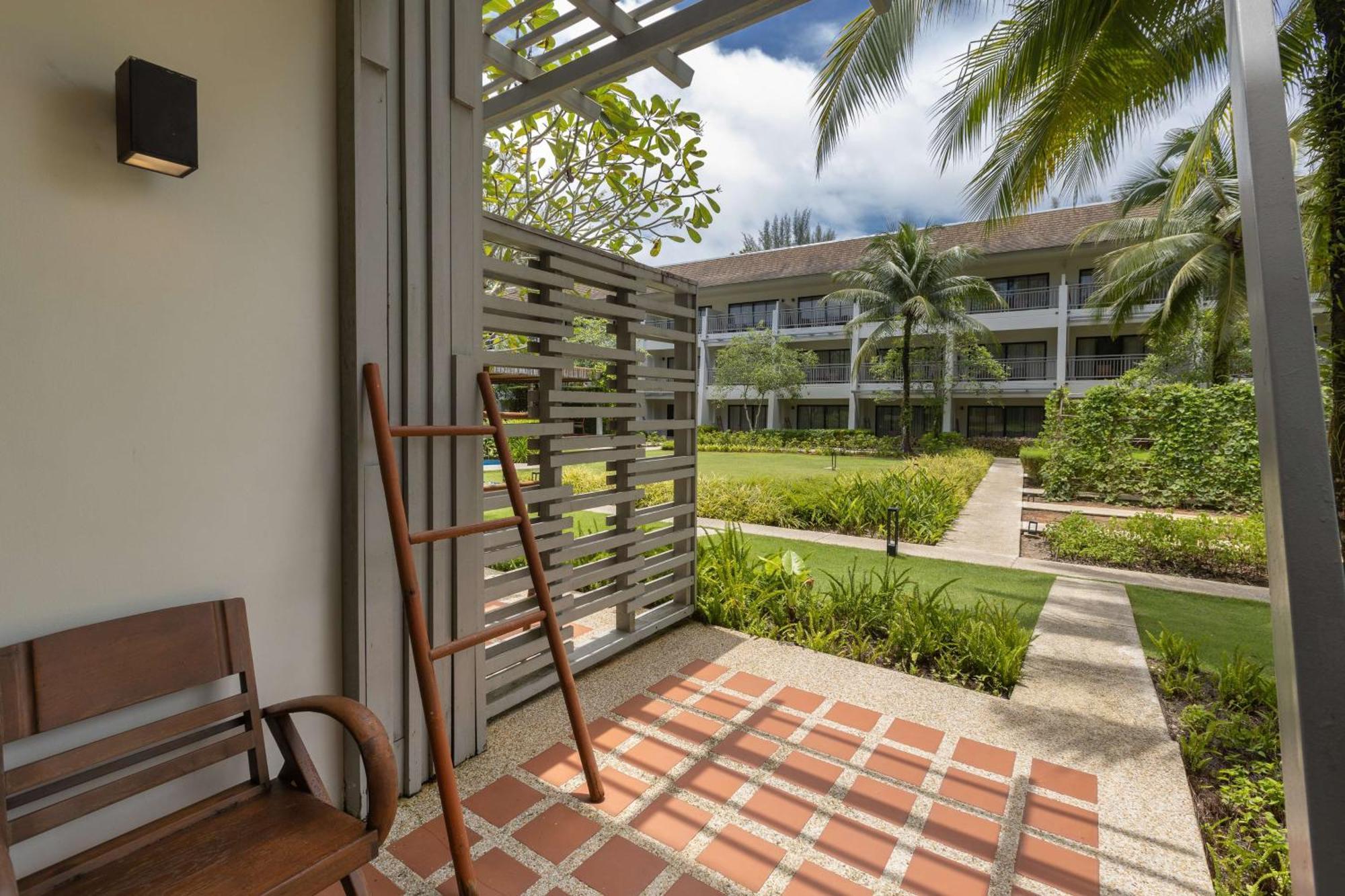 Outrigger Khao Lak Beach Resort - Sha Extra Plus מראה חיצוני תמונה A view of the hotel's grounds from a guest room